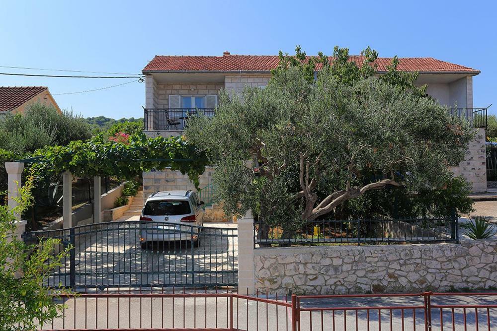 Apartments Off Supetar Εξωτερικό φωτογραφία
